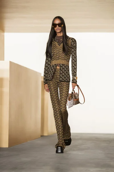 Look 12